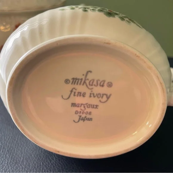 Discontinued Mikasa Margaux Floral Cream and Sugar Set - Picture 4 of 6